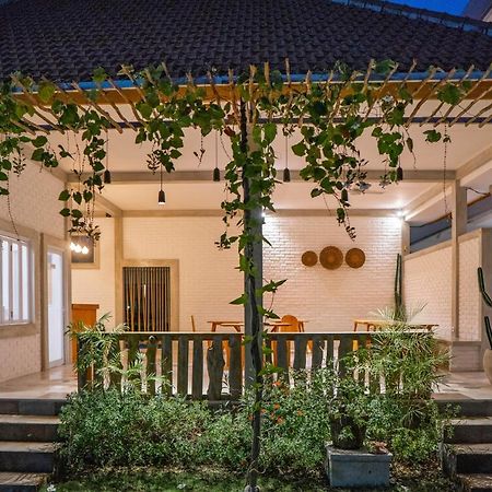 Berawa Dini Guesthouse Canggu Extérieur photo