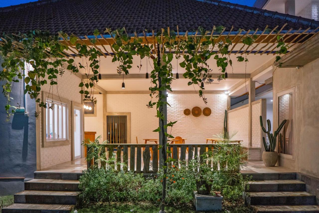 Berawa Dini Guesthouse Canggu Extérieur photo